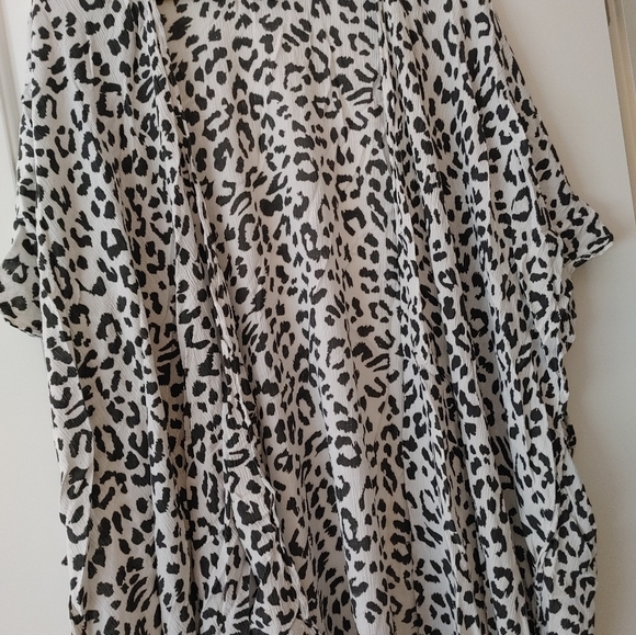 Aerie Black & White Cheetah Print Kimono ~ Size OS - Picture 2 of 10